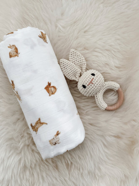 ORGANIC COTTON SWADDLE - BASHFUL BUNNY